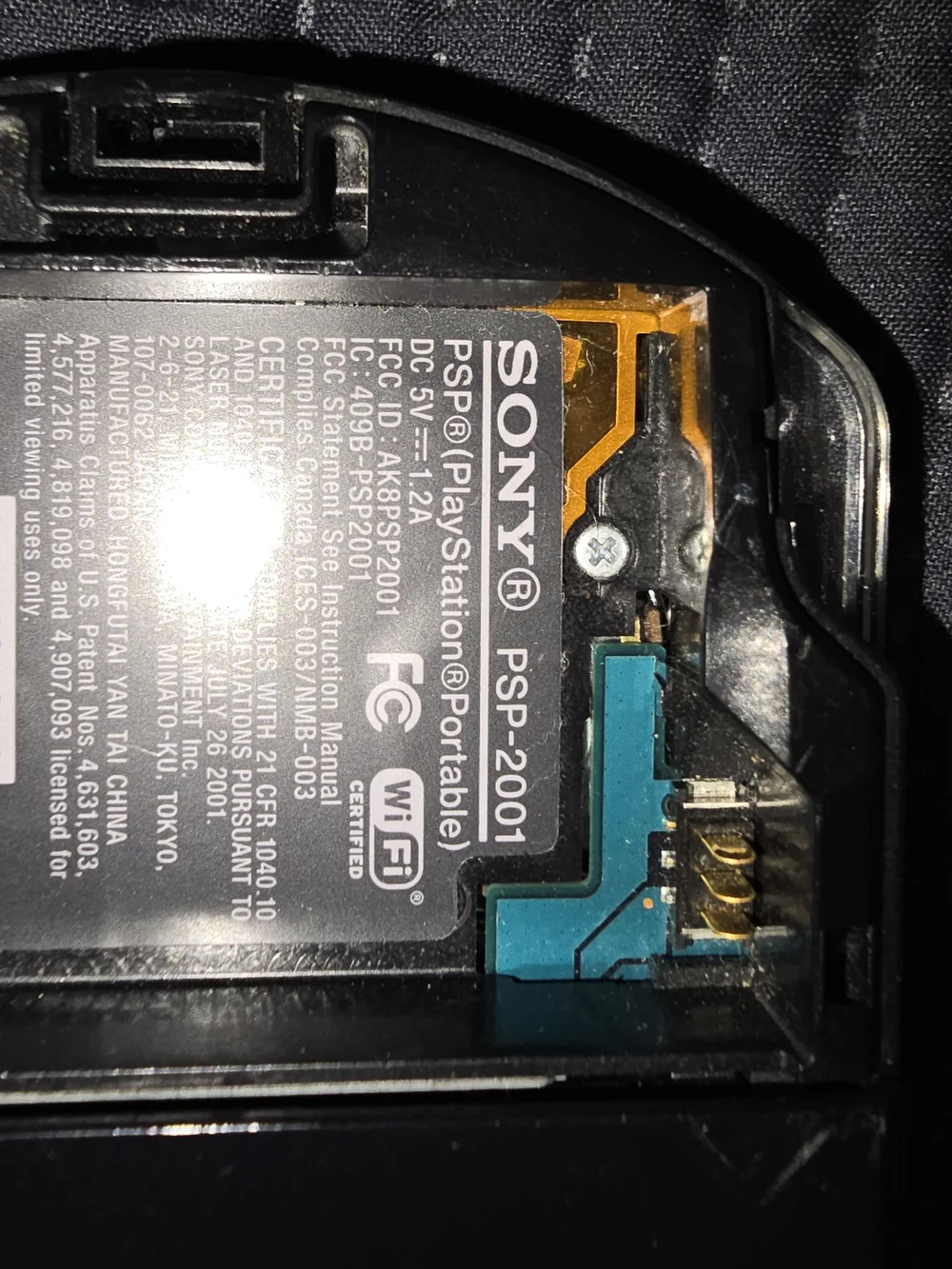 Boken Sony PSP Portable Gaming Console For Parts. Cracked Screen! Pls Read